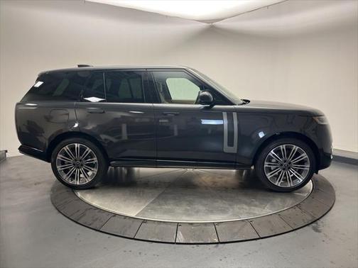 2025 Land Rover Range Rover P530 SE