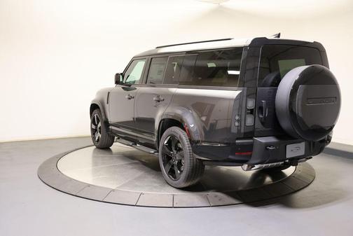 Carpathian Grey Prem Met 2026 Land Rover Defender P400 X-Dynamic SE