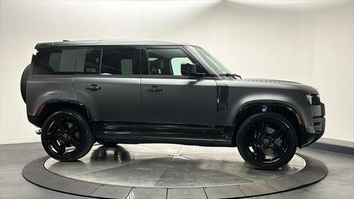 2025 Land Rover Defender 110 V8