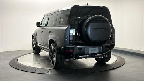 2025 Land Rover Defender 110 V8