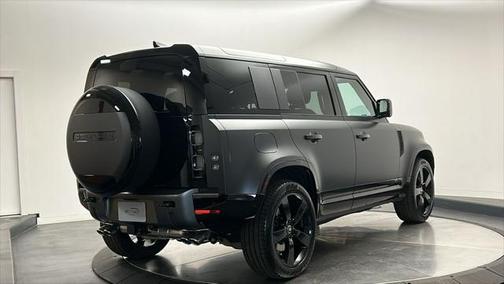 2025 Land Rover Defender 110 V8