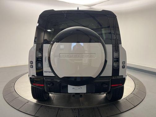 2026 Land Rover Defender P400 X-Dynamic SE