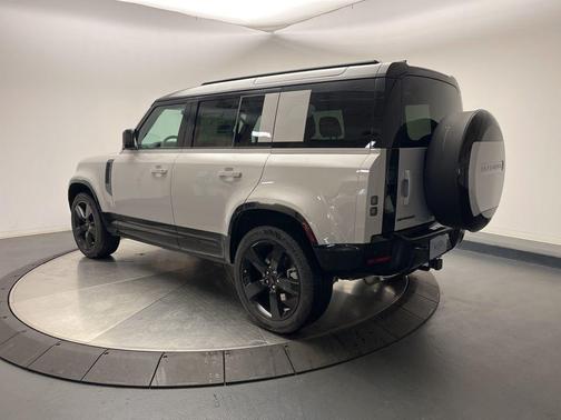 2026 Land Rover Defender P400 X-Dynamic SE