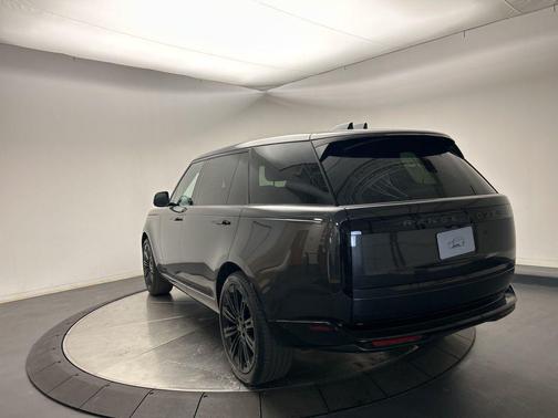2026 Land Rover Range Rover P400 SE 7 Seat