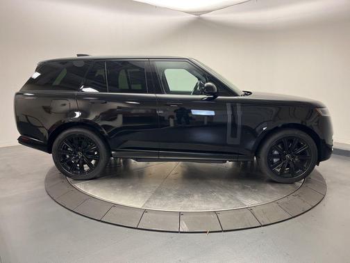 2025 Land Rover Range Rover P550e SE