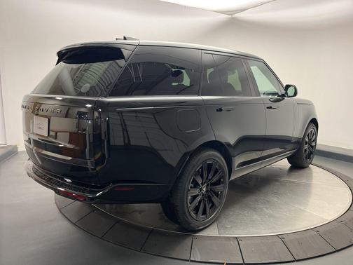 2025 Land Rover Range Rover P550e SE
