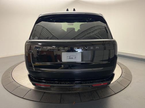 2025 Land Rover Range Rover P550e SE