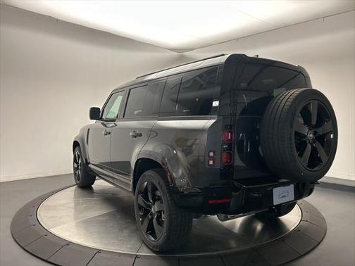 2025 Land Rover Defender 110 P400 X-Dynamic SE