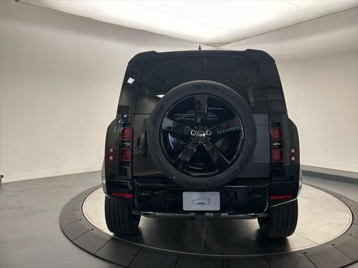 2025 Land Rover Defender 110 P400 X-Dynamic SE