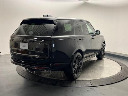 2025 Land Rover Range Rover P530 SE