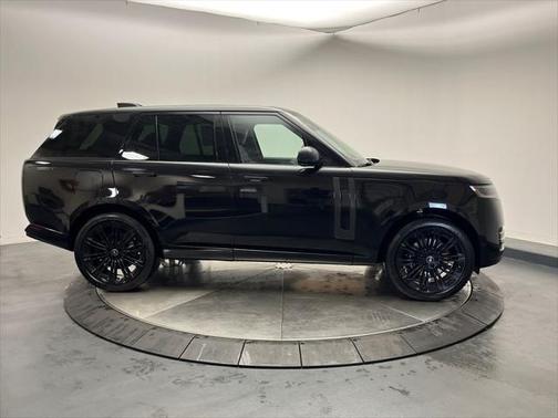 2025 Land Rover Range Rover P530 SE