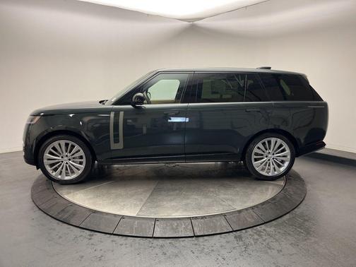 2025 Land Rover Range Rover P530 SE 7 Seat