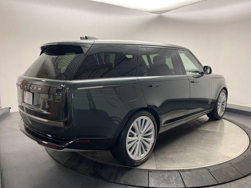2025 Land Rover Range Rover P530 SE 7 Seat