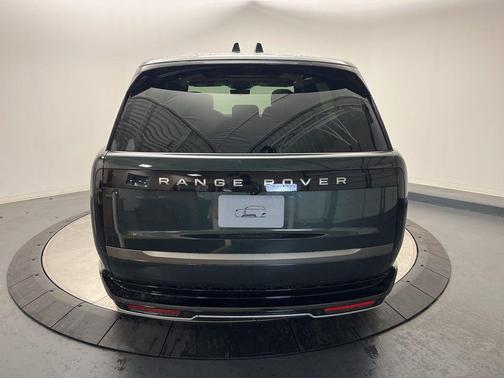 2025 Land Rover Range Rover P530 SE 7 Seat