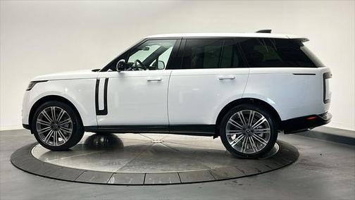2025 Land Rover Range Rover P530 SE