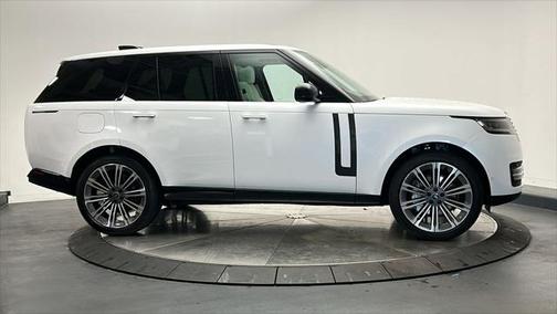 2025 Land Rover Range Rover P530 SE
