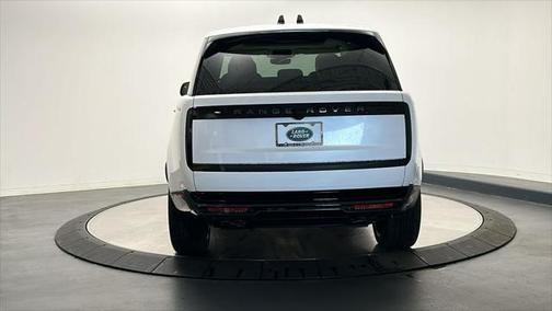 2025 Land Rover Range Rover P530 SE
