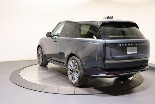 Belgravia Green Metallic 2026 Land Rover Range Rover P400 SE