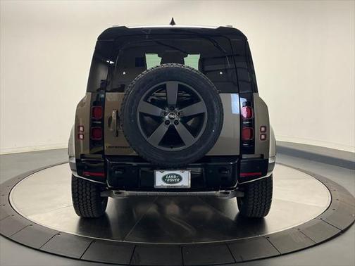 2025 Land Rover Defender 90 P400 X-Dynamic SE