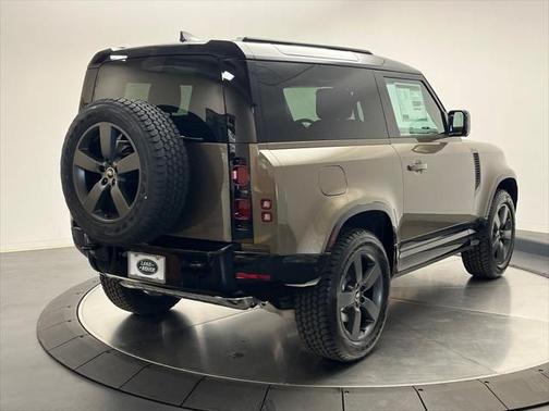 2025 Land Rover Defender 90 P400 X-Dynamic SE