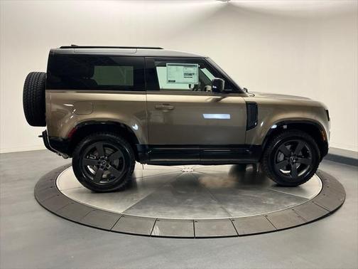 2025 Land Rover Defender 90 P400 X-Dynamic SE