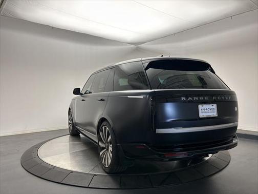 2024 Land Rover Range Rover P615 SV