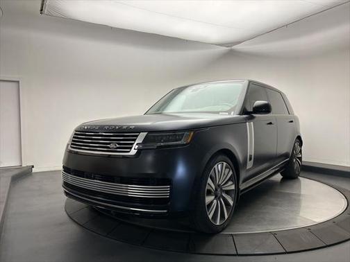 2024 Land Rover Range Rover P615 SV