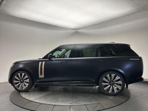 2024 Land Rover Range Rover P615 SV
