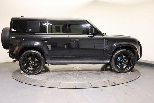 2022 Land Rover Defender 110 V8