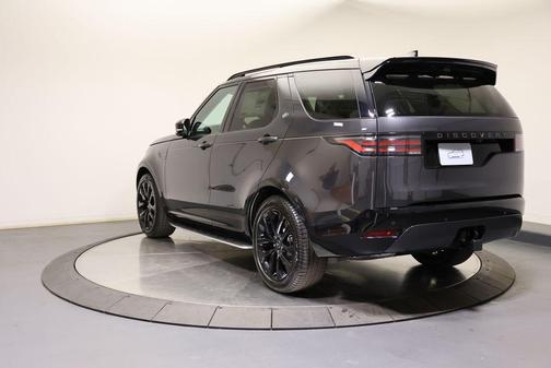 Carpathian Gray Premium Metallic 2026 Land Rover Discovery Dynamic SE