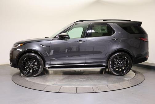 Carpathian Gray Premium Metallic 2026 Land Rover Discovery Dynamic SE