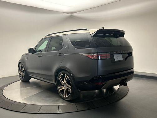 2026 Land Rover Discovery Tempest Edition