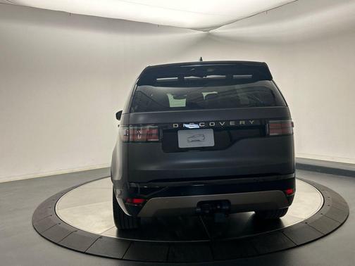 2026 Land Rover Discovery Tempest Edition