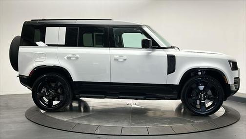 2025 Land Rover Defender 110 P400 X-Dynamic SE