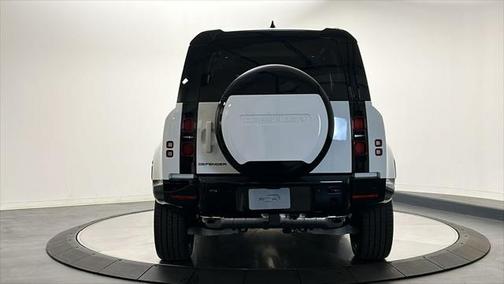2025 Land Rover Defender 110 P400 X-Dynamic SE
