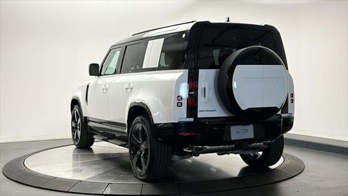 2025 Land Rover Defender 110 P400 X-Dynamic SE