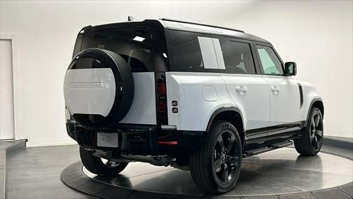2025 Land Rover Defender 110 P400 X-Dynamic SE