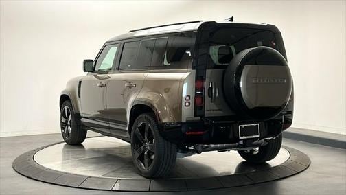 2025 Land Rover Defender 110 P400 X-Dynamic SE