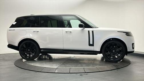 2025 Land Rover Range Rover P530 SE 7 Seat