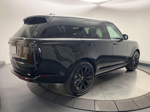 2025 Land Rover Range Rover P550e SE