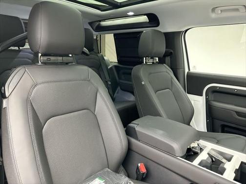 2025 Land Rover Defender 90 P300 S