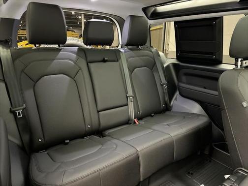 2025 Land Rover Defender 90 P300 S