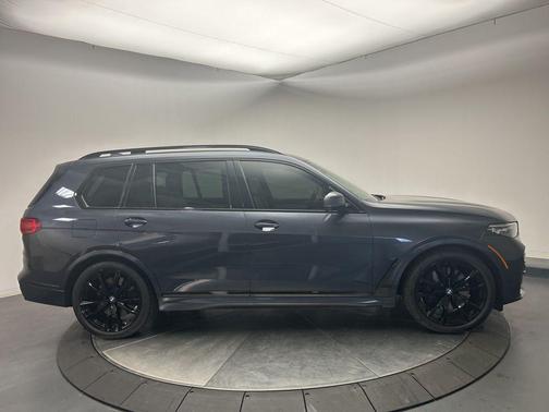 2021 BMW X7 M50i