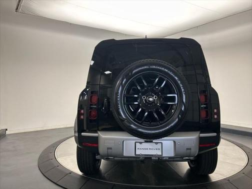 2025 Land Rover Defender 110 P300