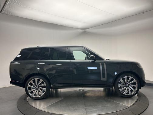 2025 Land Rover Range Rover P530 SE