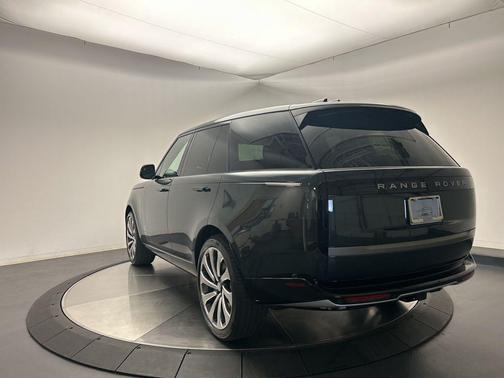 2025 Land Rover Range Rover P530 SE