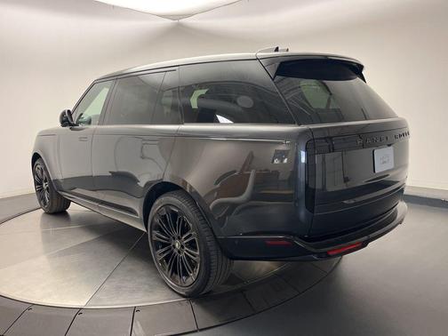2025 Land Rover Range Rover P400 SE 7 Seat