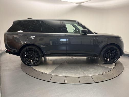 2025 Land Rover Range Rover P400 SE 7 Seat