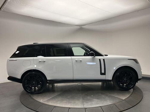 2025 Land Rover Range Rover P400 SE 7 Seat