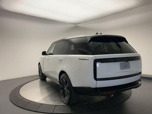 2025 Land Rover Range Rover P400 SE 7 Seat